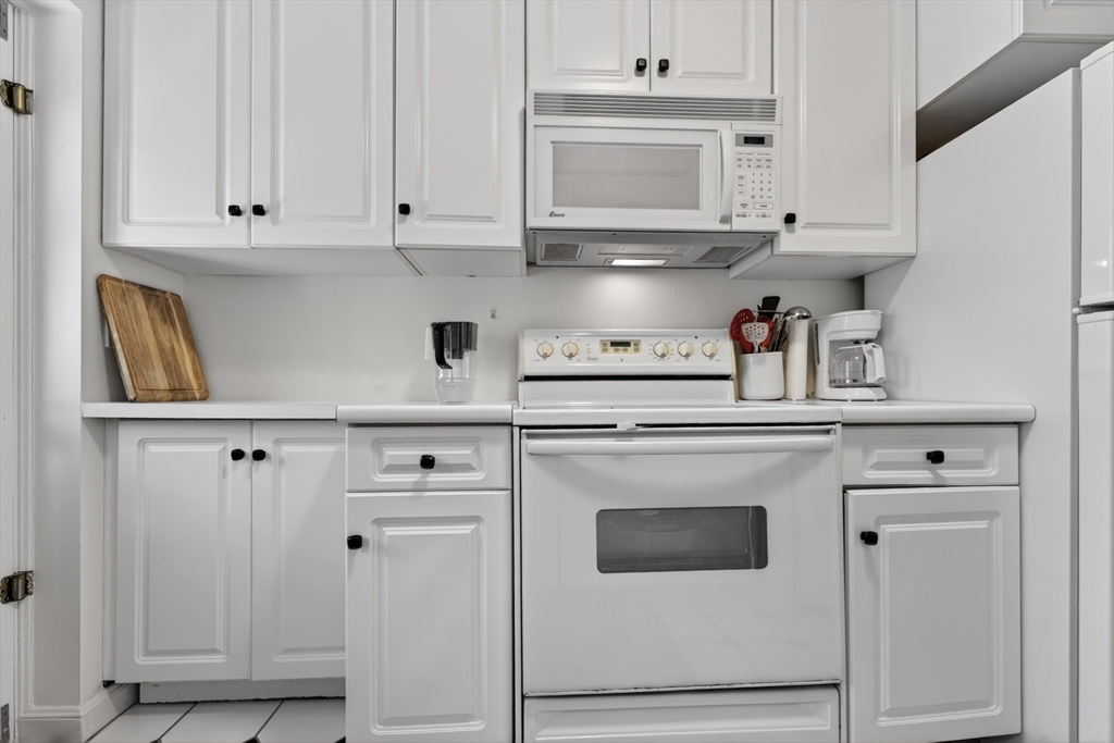 21 Hammond Pond Prkw PKWY #2, Newton, MA Photo #36