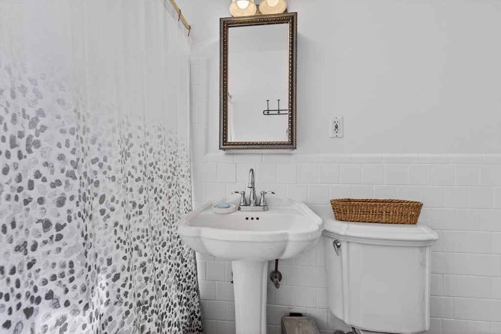 21 Hammond Pond Prkw PKWY #2, Newton, MA Photo #23