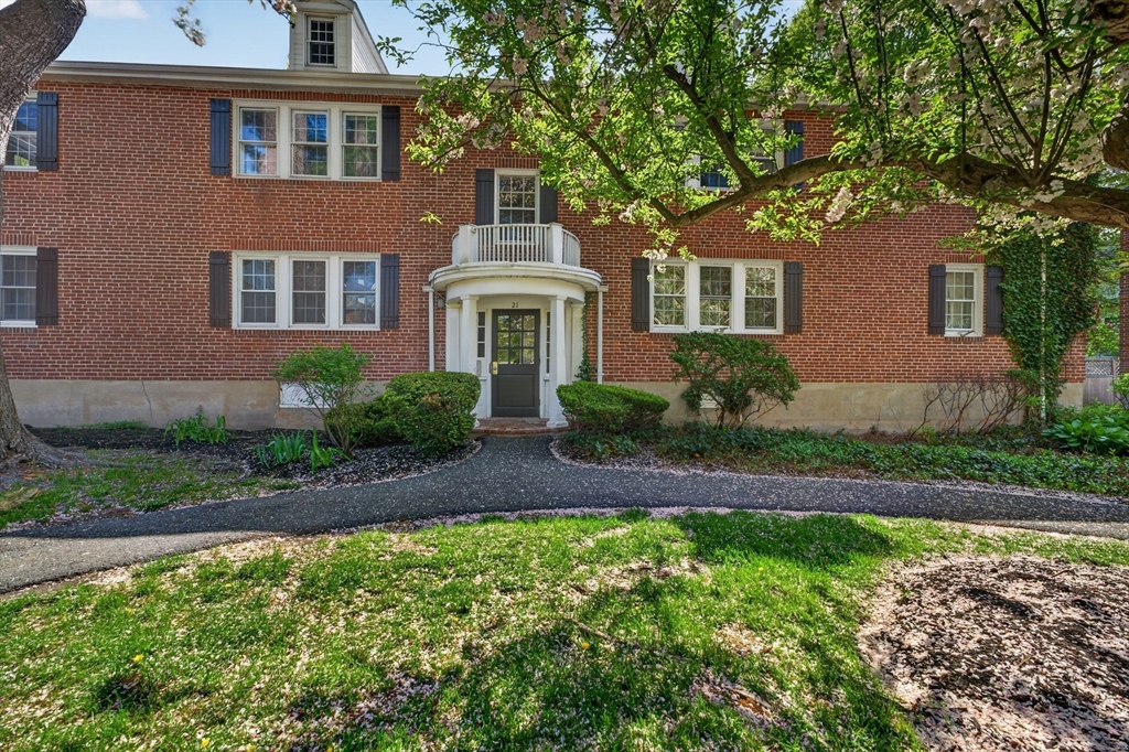 21 Hammond Pond Prkw 2