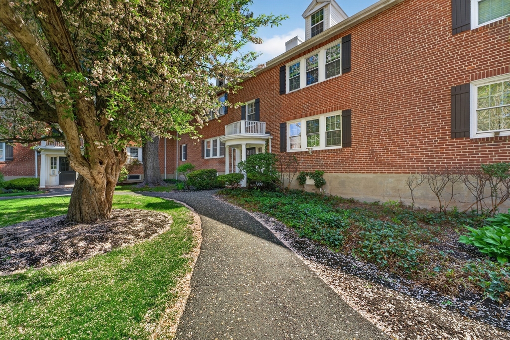 21 Hammond Pond Prkw 2