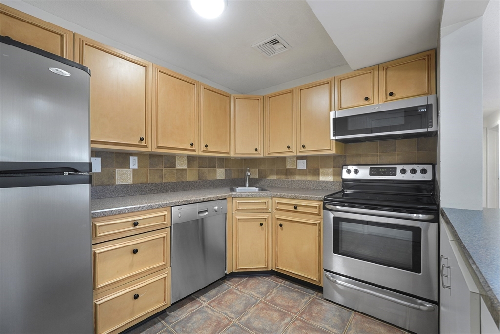 14 Webb Place 1B