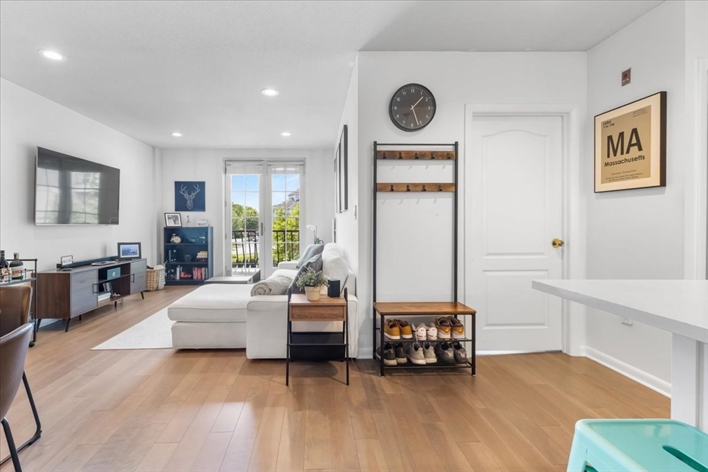 100 Marina Dr 220