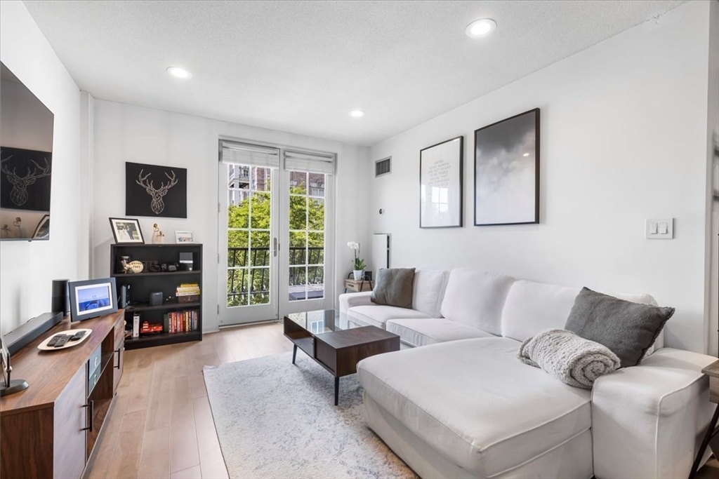 100 Marina Dr 220