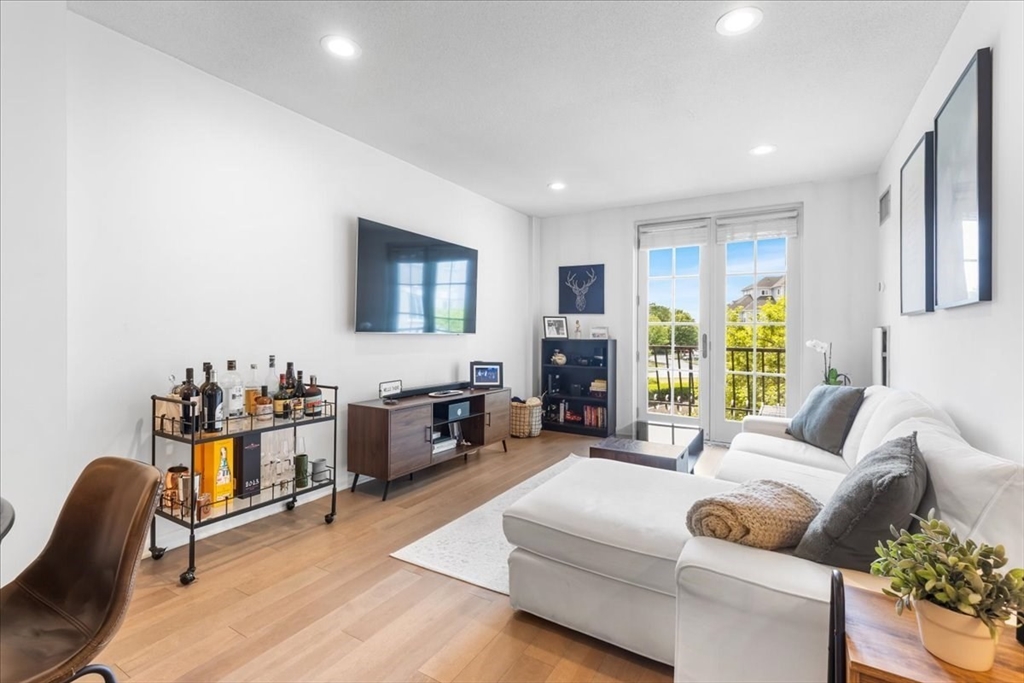 100 Marina Dr 220