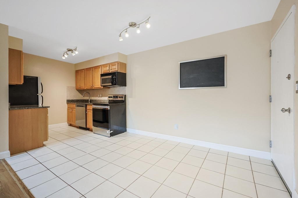 14 Dailey St L