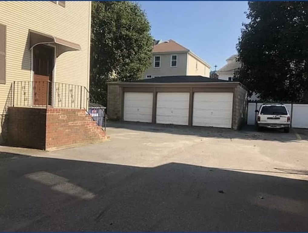 138 Deane St
