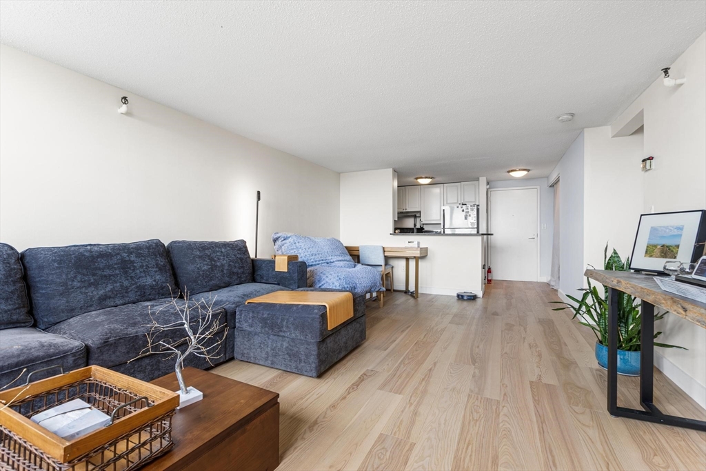 42 8th St 5505
