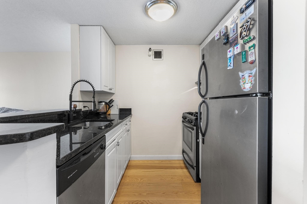 42 8th St 5505