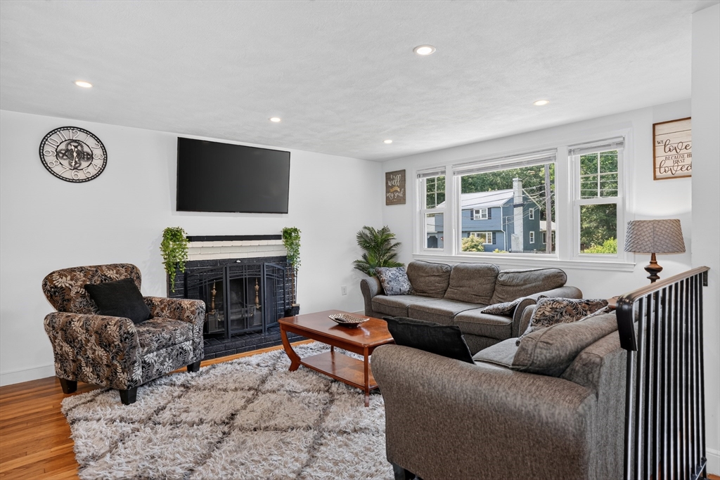7 Alcine Ln
