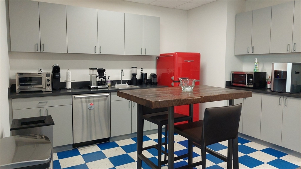 500 Cummings Center 3490