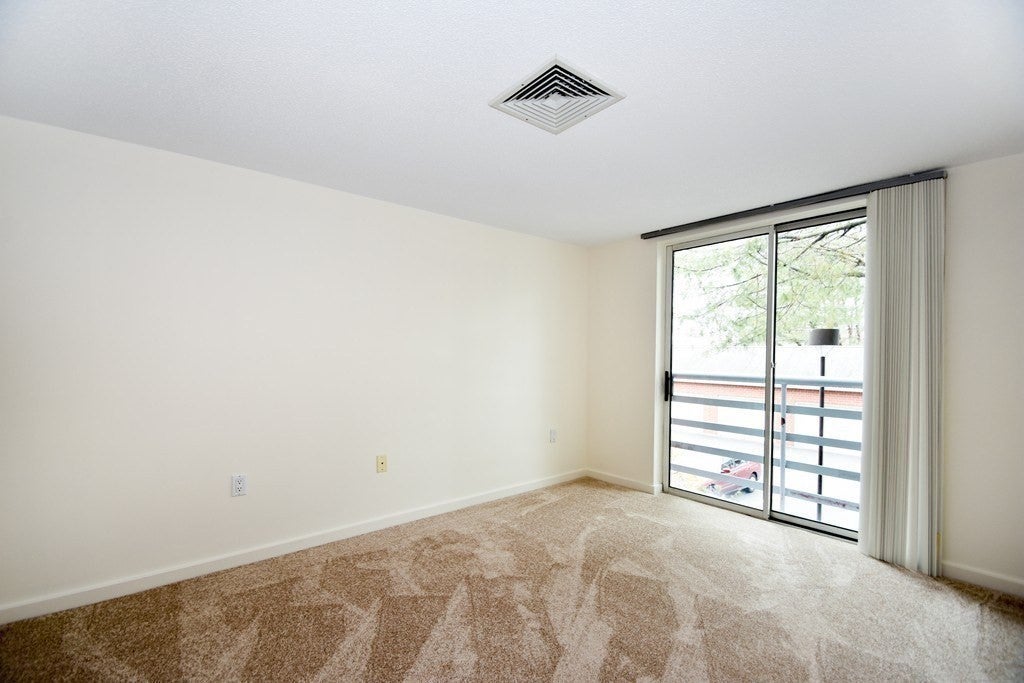 166 Place Ln #166, Woburn, MA Photo #13