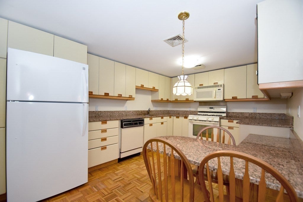 166 Place Ln #166, Woburn, MA Photo #7