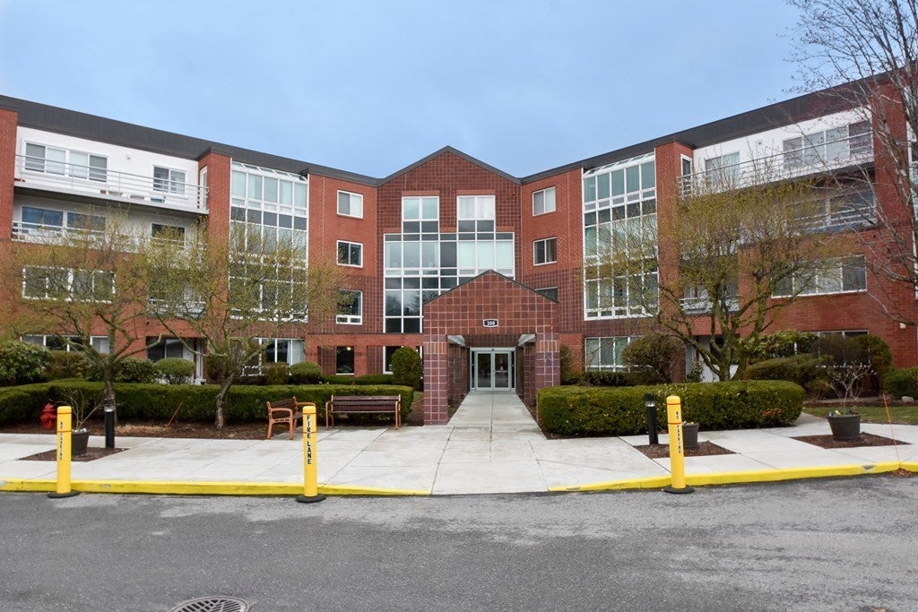 Photo of 166 Place Ln, Woburn, MA