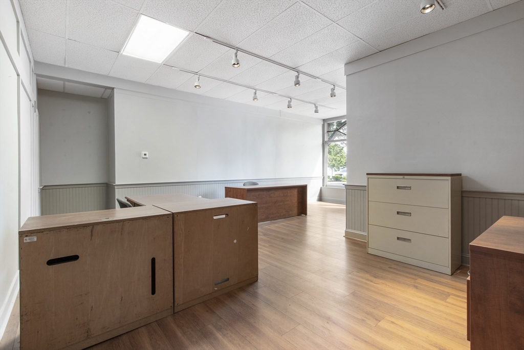 Medfield, Massachusetts 02052, United States, ,1 BathroomBathrooms,Residential,Active,207226