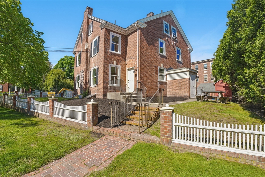 6 Windsor St