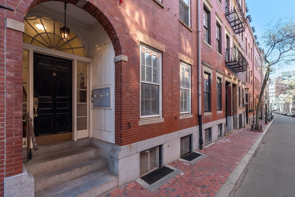 62 West Cedar ST #C, Boston, MA Photo #13