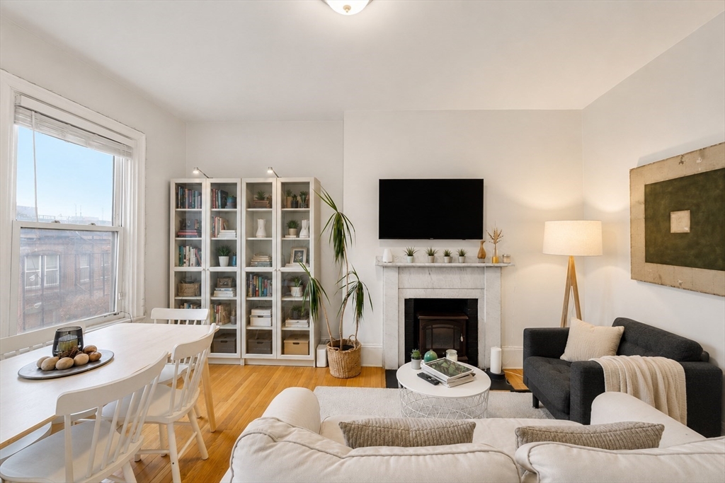 62 West Cedar ST #C, Boston, MA Photo #2