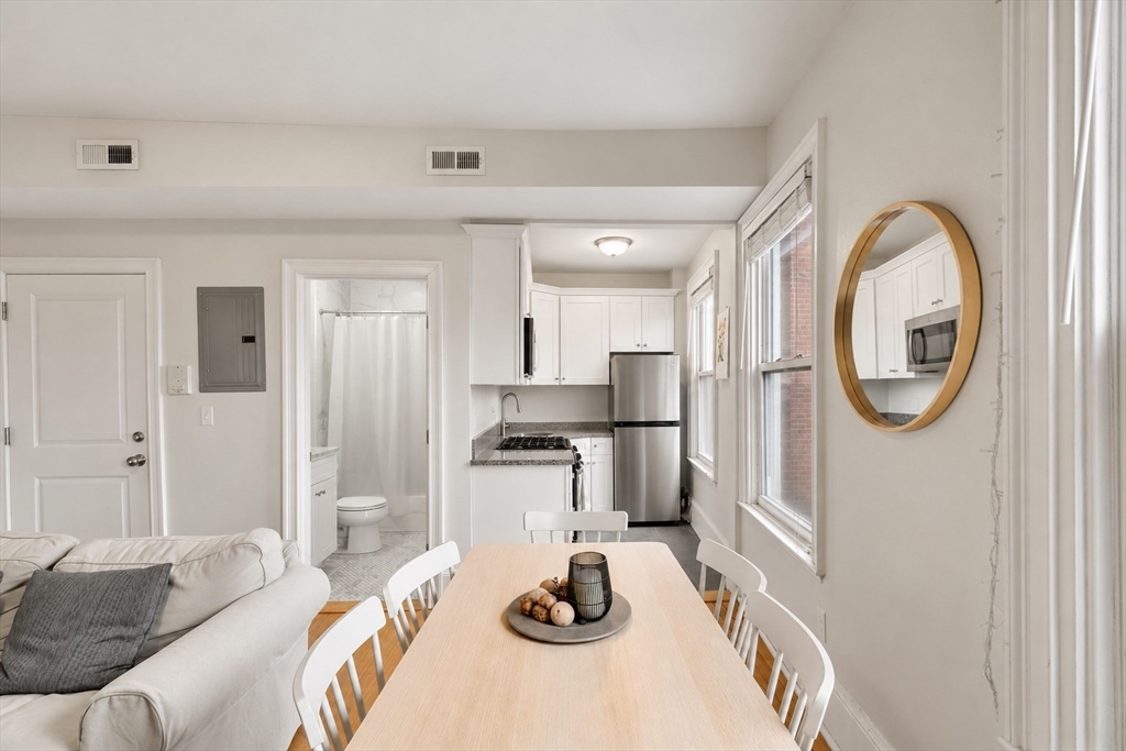 62 West Cedar ST #C, Boston, MA Photo #3