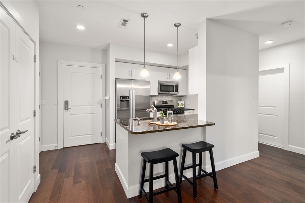 1501 Commonwealth Ave 304