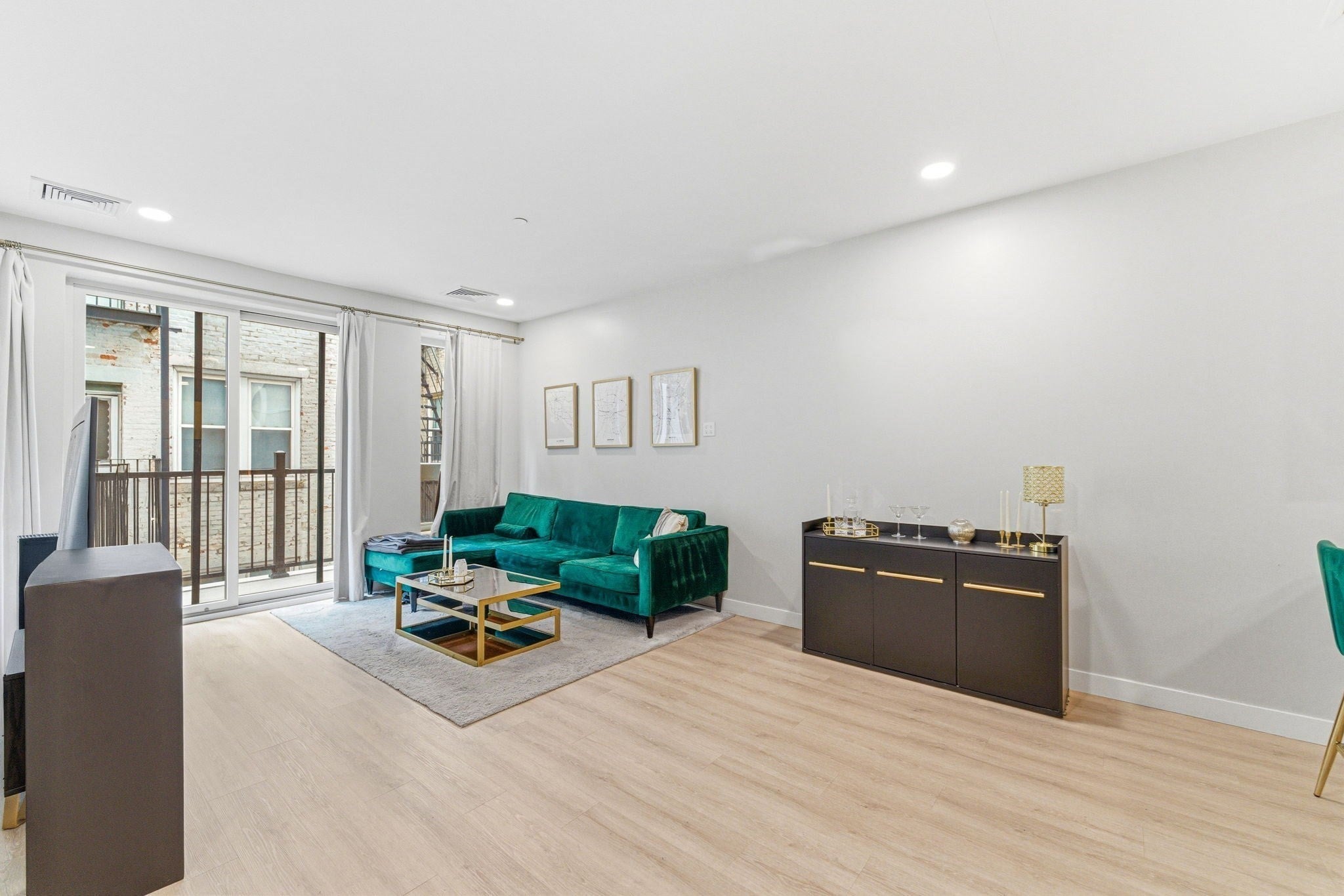 157 Chestnut St 203