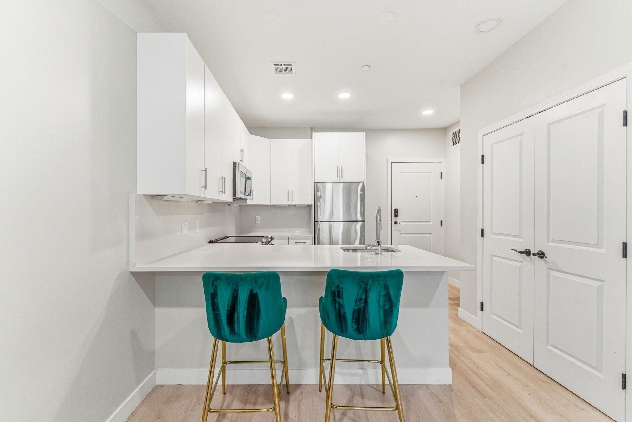 157 Chestnut St 203