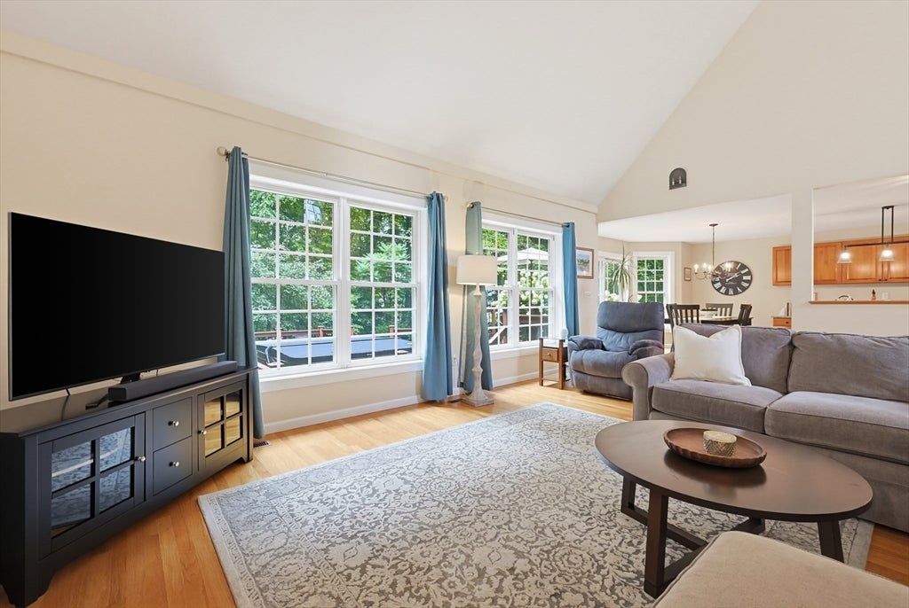 31 Hockanum Rd, Hadley, MA Photo #17