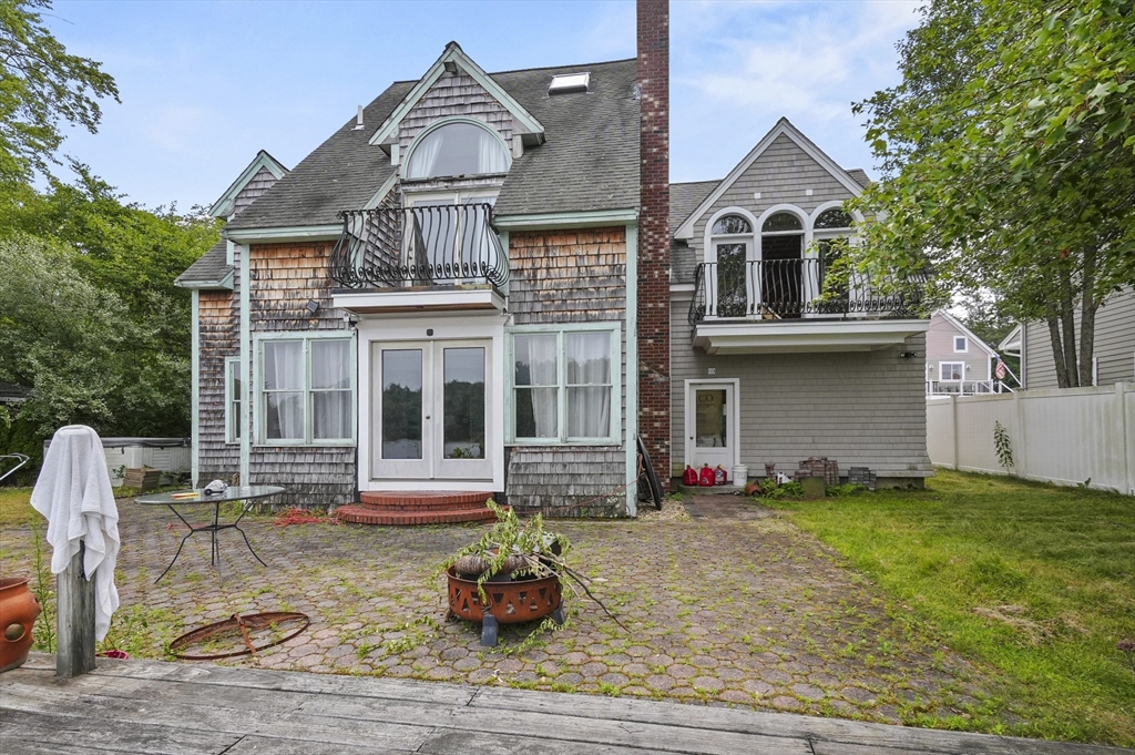 9 Lakeside Avenue