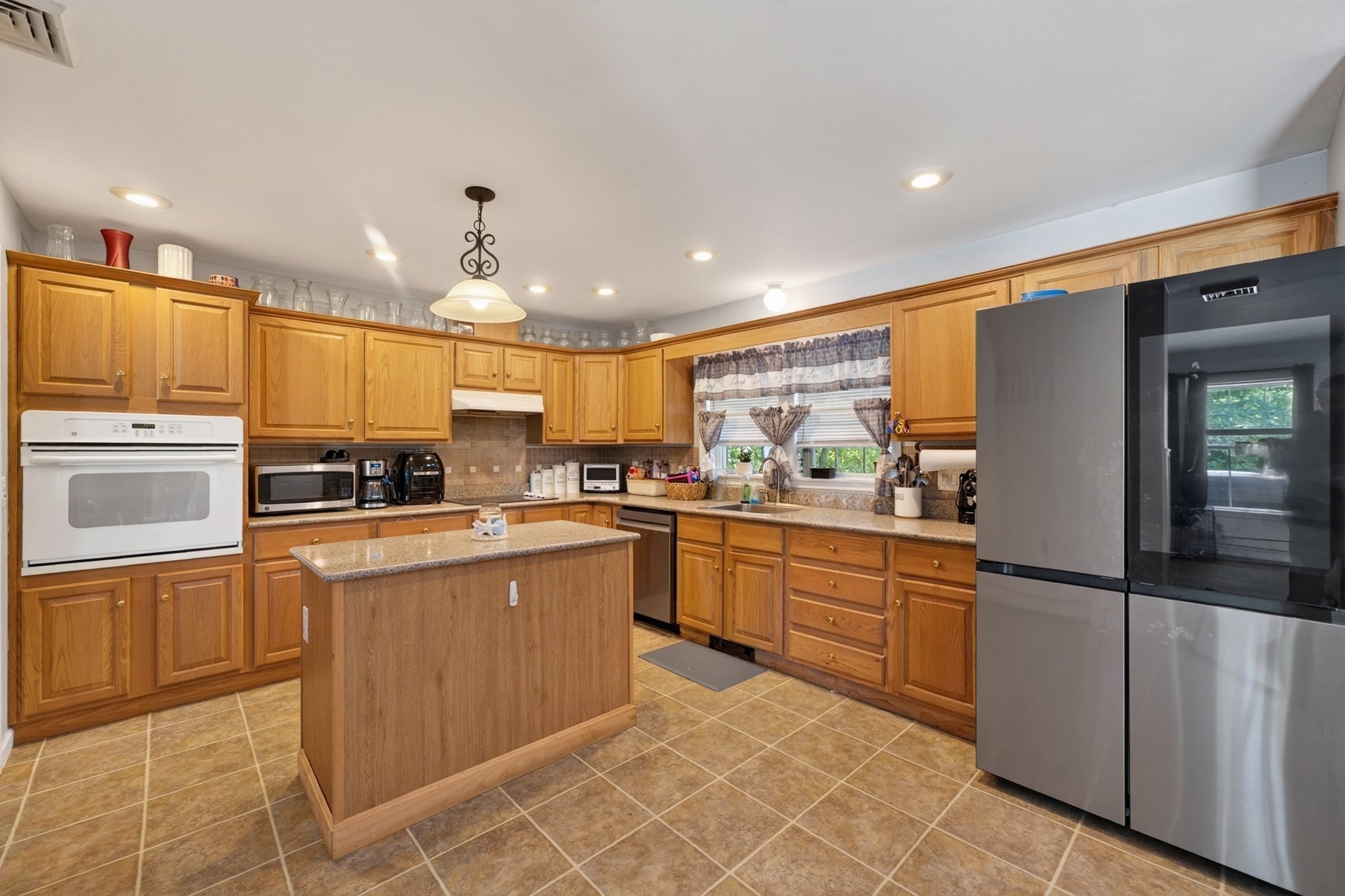 550 South St, Somerset, MA, 550 South St, Somerset, MA Photo #10