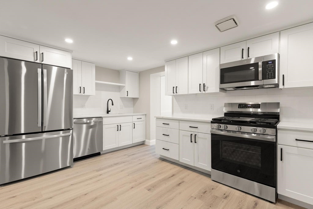 100 Place Ln #169, Woburn, MA Photo #4