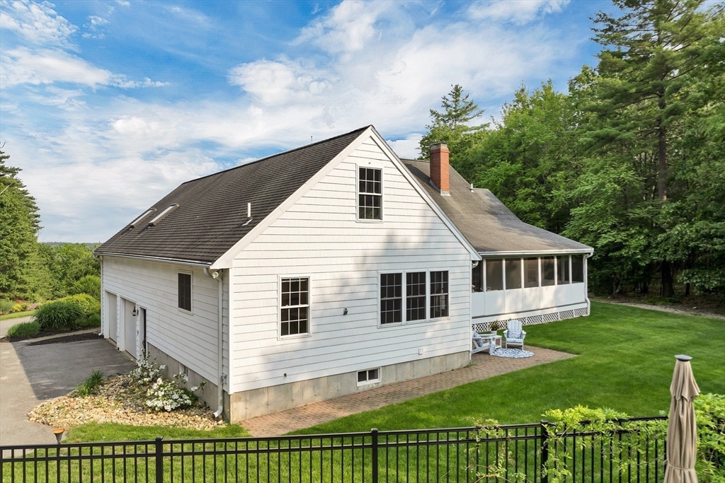 75 Glen St