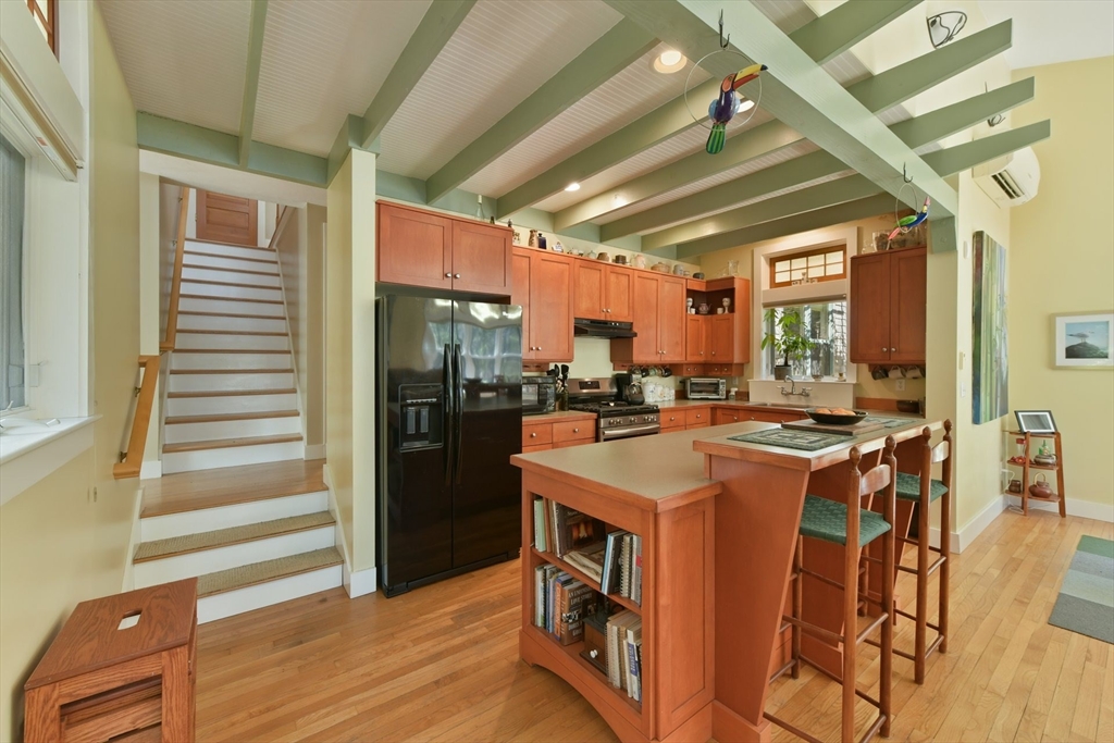 Falmouth, Massachusetts 02536, United States, 5 Bedrooms Bedrooms, ,3 BathroomsBathrooms,Residential,Pending,114436