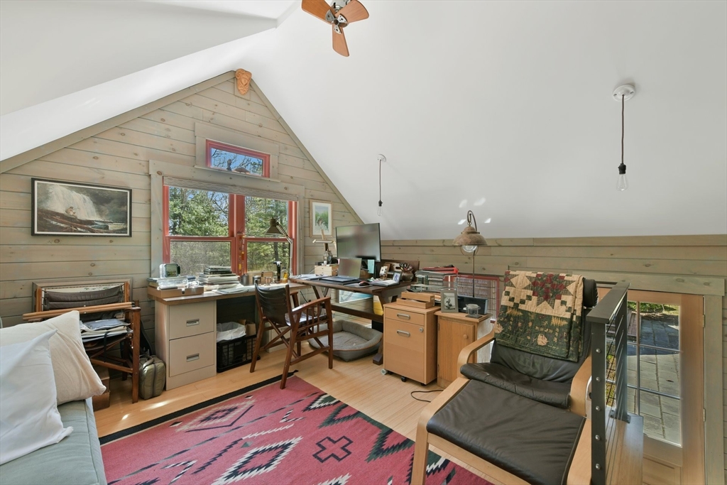 Falmouth, Massachusetts 02536, United States, 5 Bedrooms Bedrooms, ,3 BathroomsBathrooms,Residential,Pending,114436