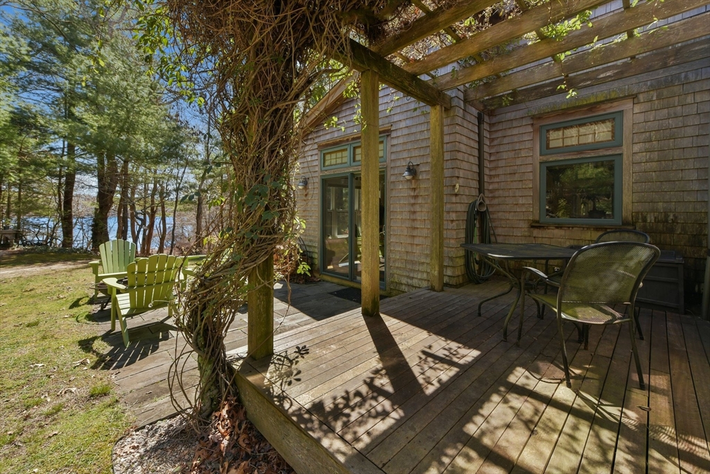 Falmouth, Massachusetts 02536, United States, 5 Bedrooms Bedrooms, ,3 BathroomsBathrooms,Residential,Pending,114436