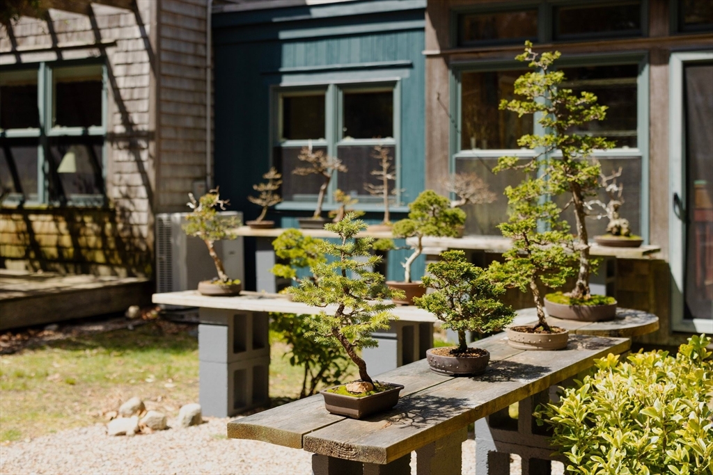 Falmouth, Massachusetts 02536, United States, 5 Bedrooms Bedrooms, ,3 BathroomsBathrooms,Residential,Pending,114436