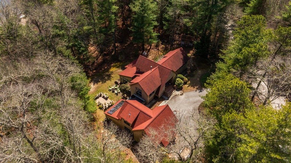 Falmouth, Massachusetts 02536, United States, 5 Bedrooms Bedrooms, ,3 BathroomsBathrooms,Residential,Pending,114436