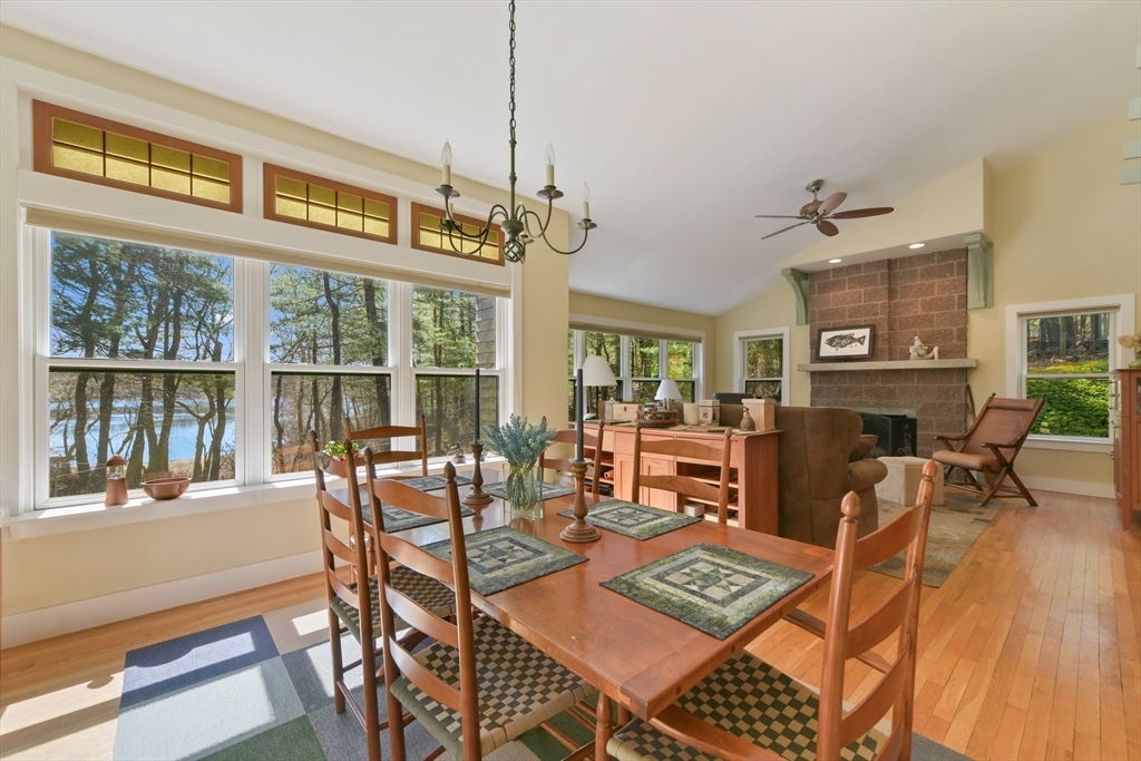 Falmouth, Massachusetts 02536, United States, 5 Bedrooms Bedrooms, ,3 BathroomsBathrooms,Residential,Pending,114436