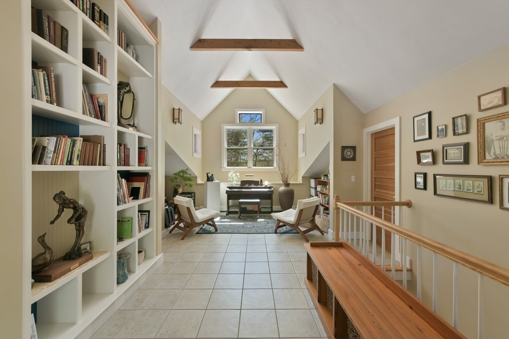 Falmouth, Massachusetts 02536, United States, 5 Bedrooms Bedrooms, ,3 BathroomsBathrooms,Residential,Pending,114436