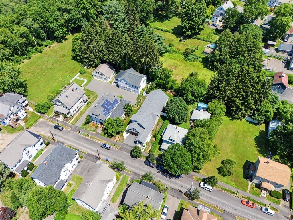 29 Woodbine Ave