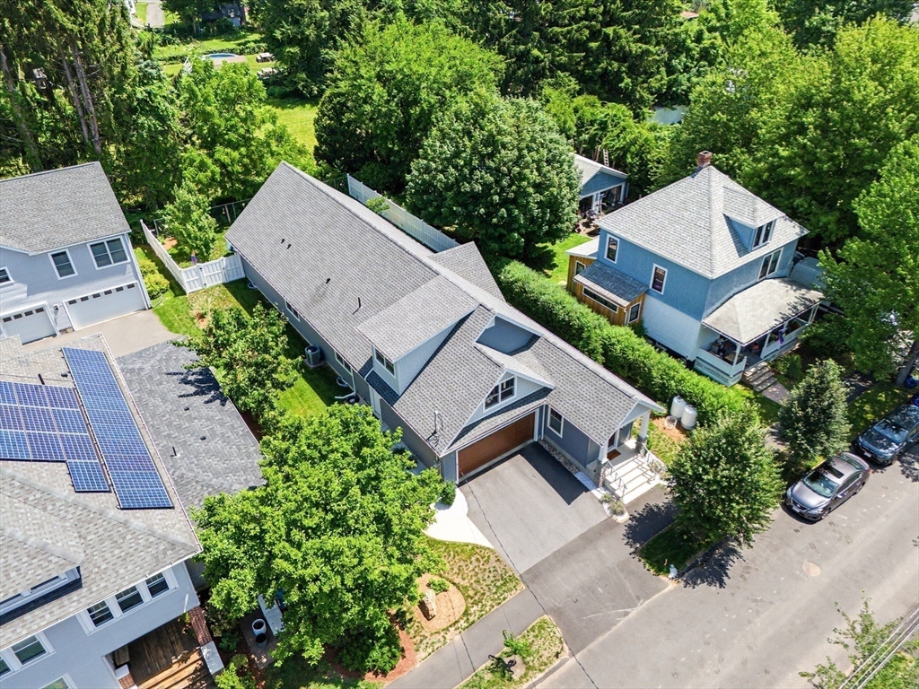 29 Woodbine Ave