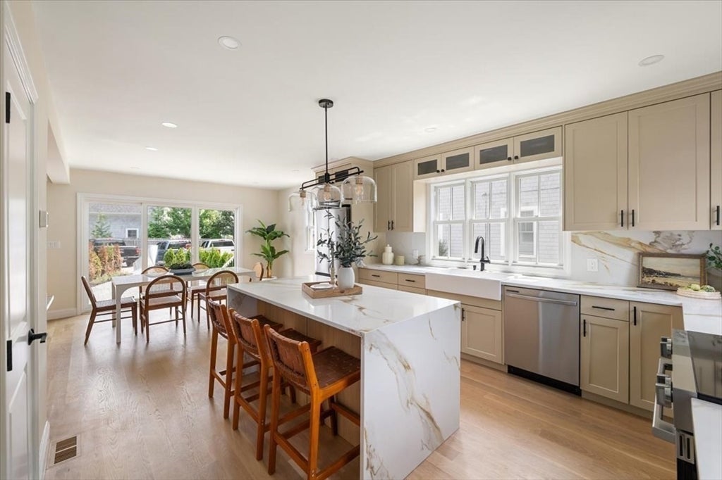 30 Shore St, Falmouth, MA, 30 Shore St, Falmouth, MA Photo #9