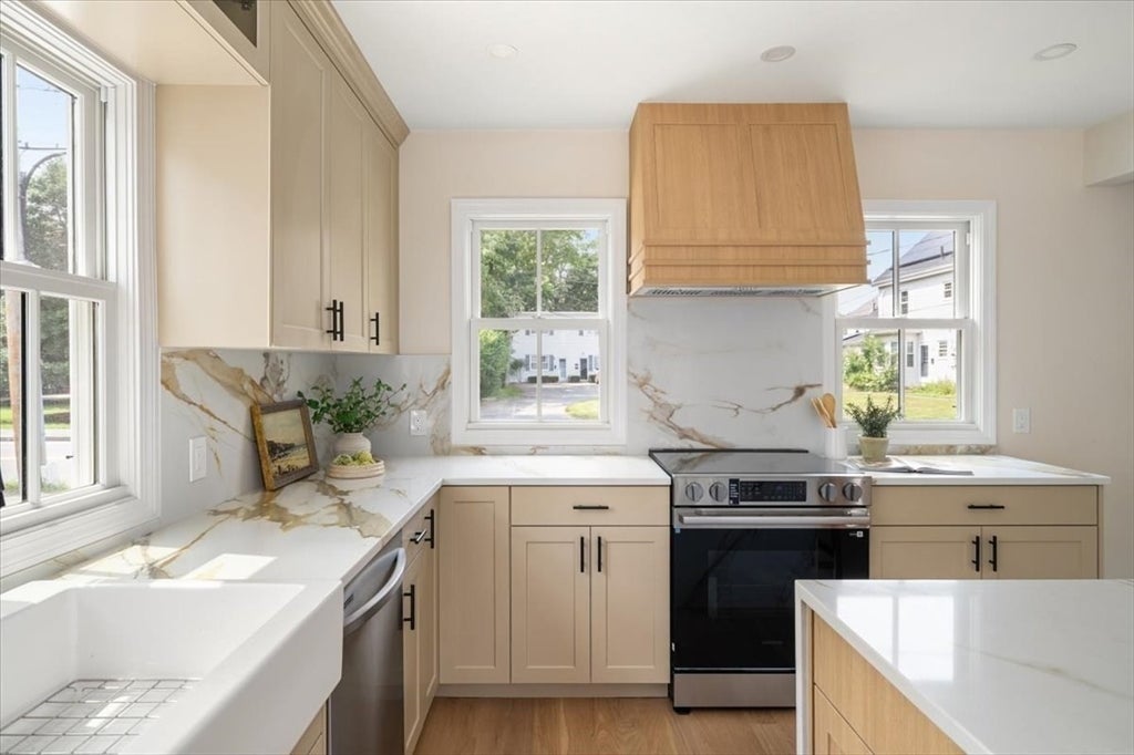 30 Shore St, Falmouth, MA, 30 Shore St, Falmouth, MA Photo #11