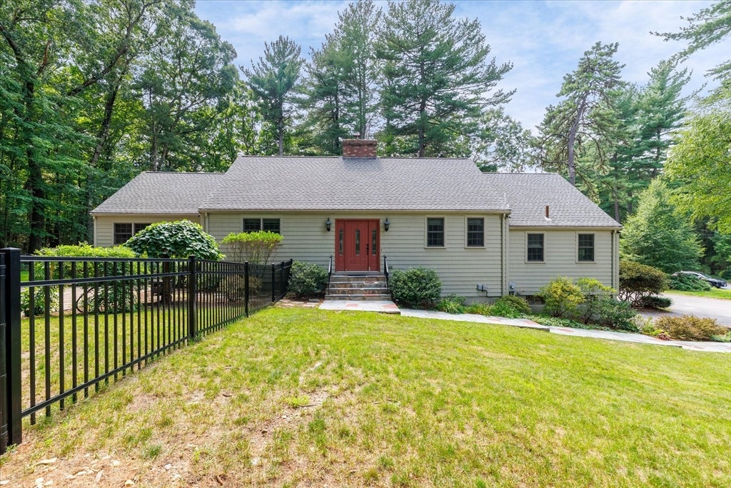 Photo of 33 Pine Arden Dr, West Boylston, MA
