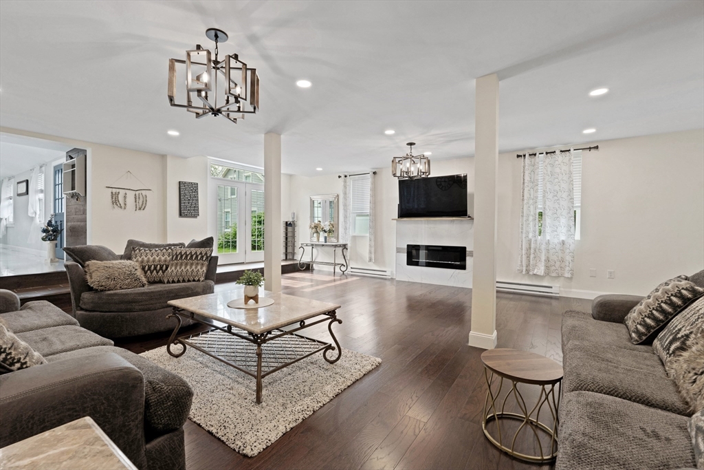 399 N Main St