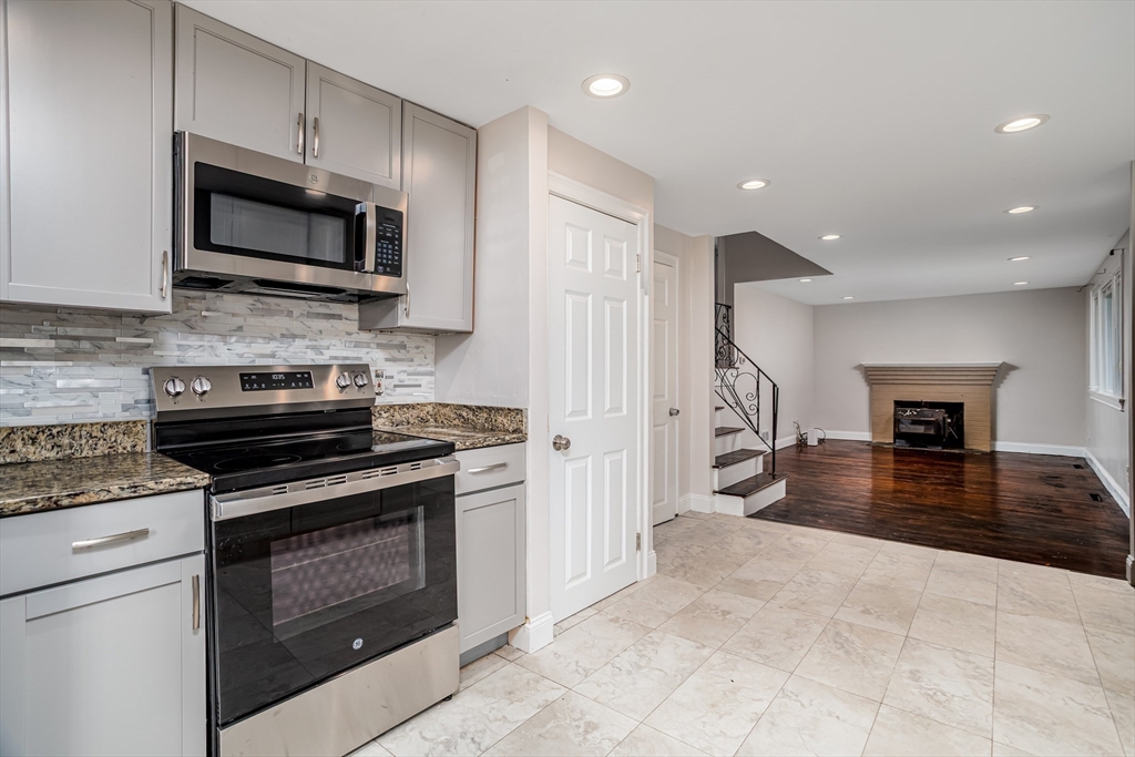 96 Roberts Ave