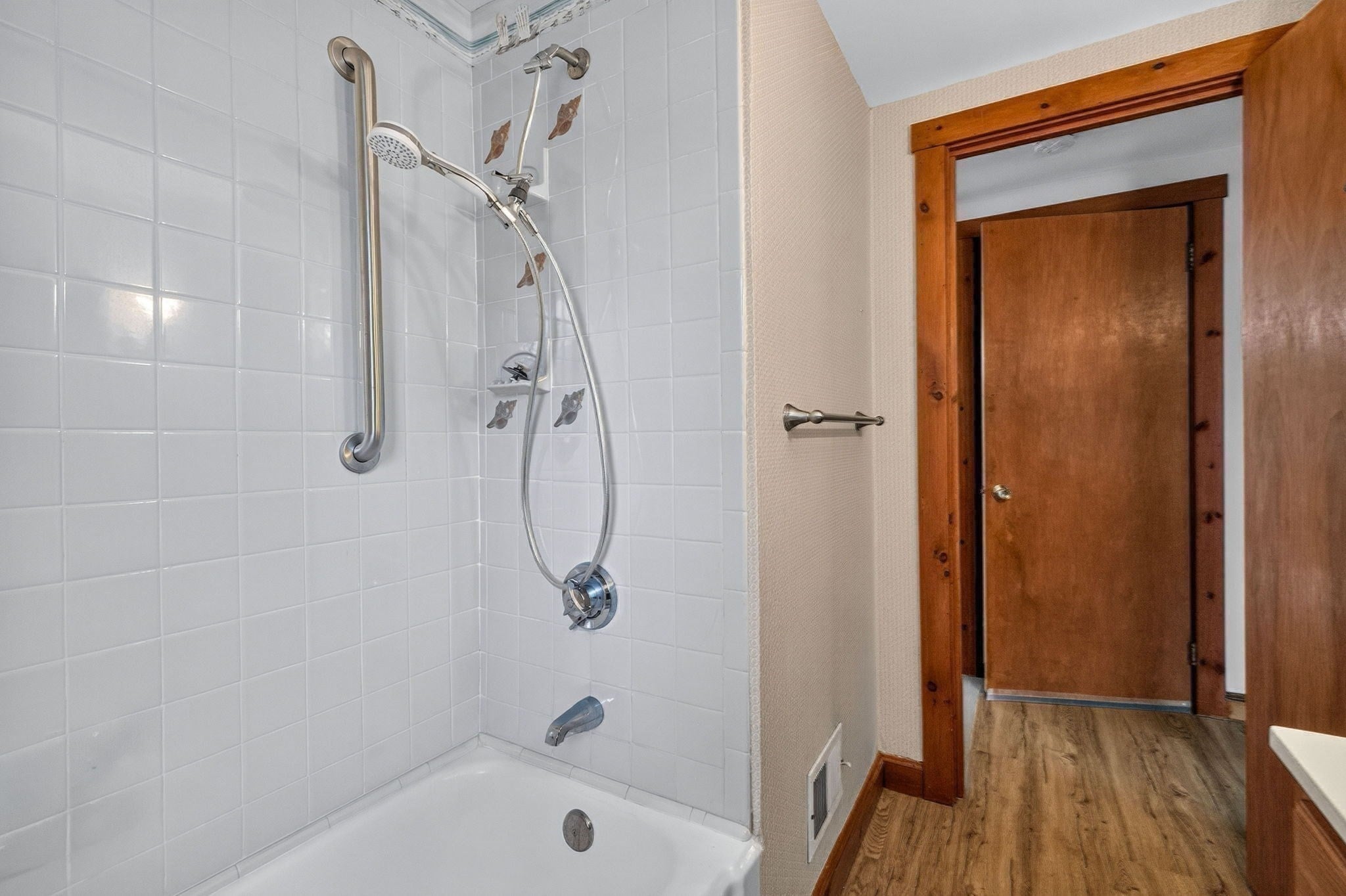 19 Springvale Ln, Lynn, MA Photo #14