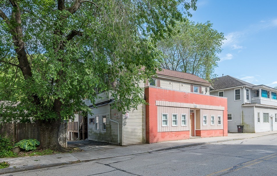 135 Elm St