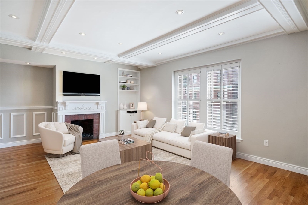 10 Charlesgate East 502