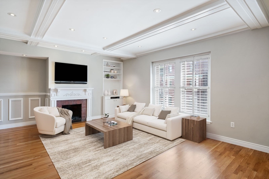 10 Charlesgate East 502