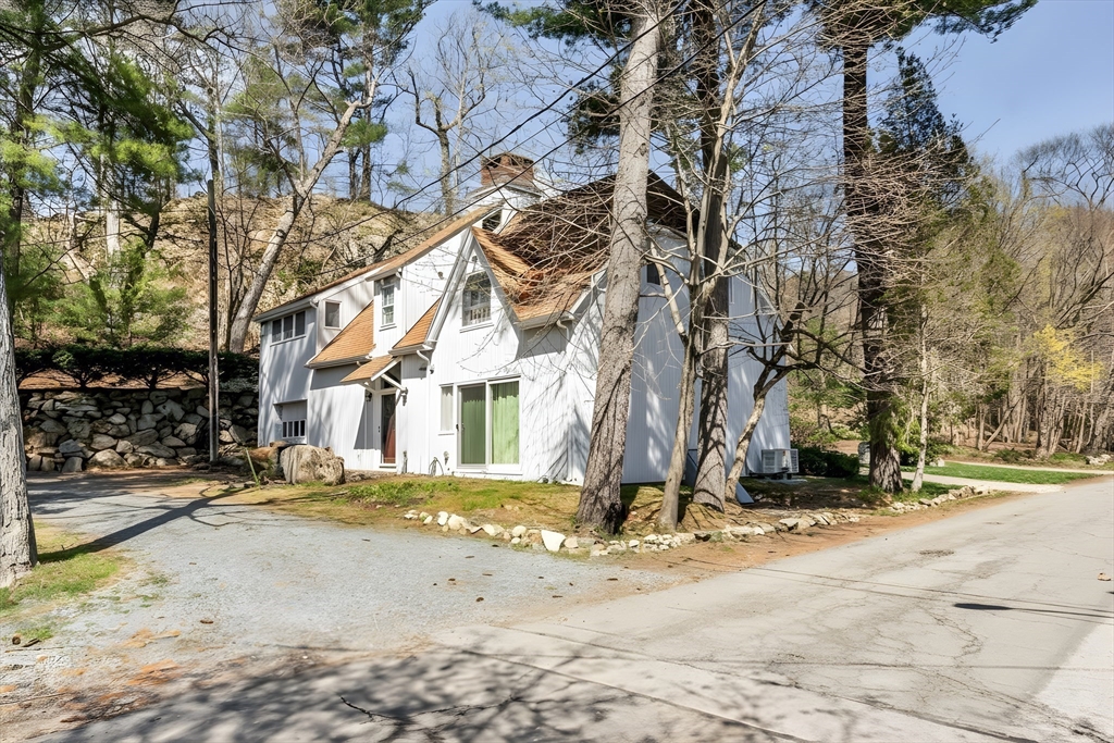 40 Webster Ave
