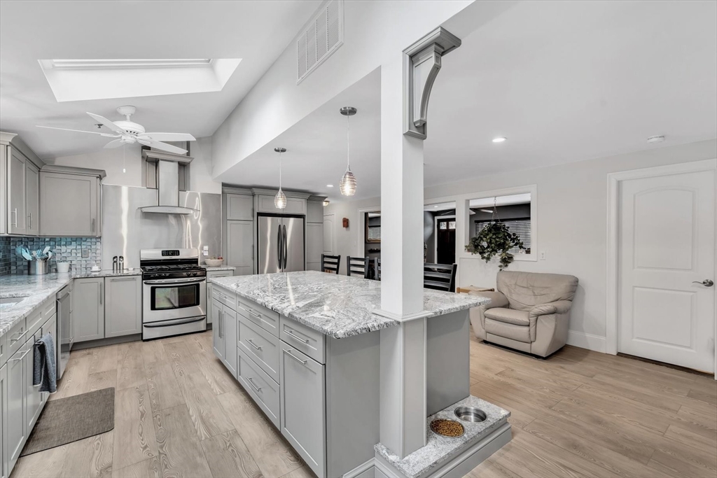 426 Mariner Cir
